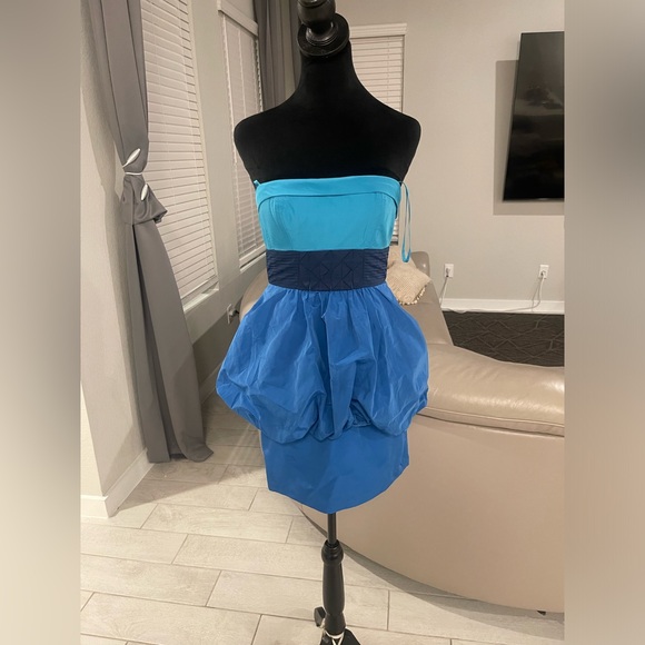 BCBGMaxAzria Dresses & Skirts - NWT Y2K BCBG MaxAzria $348 strapless balloon mini Dress Sz 2